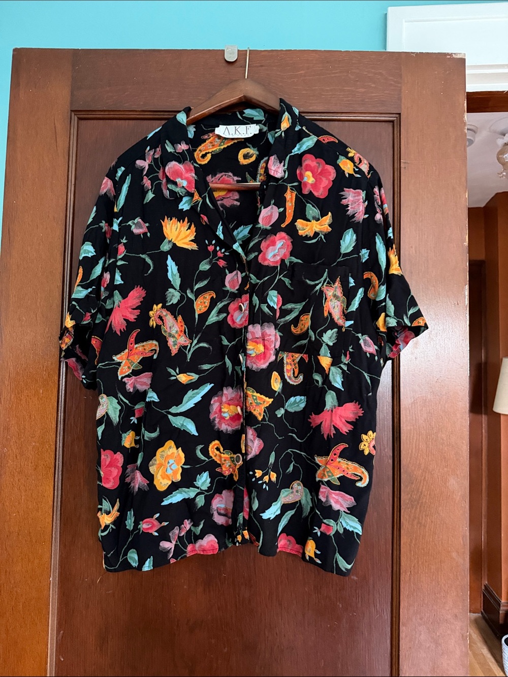 Vintage Black Floral Short-Sleeve Button Shirt